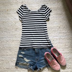 White and black old navy t shirt SZ M